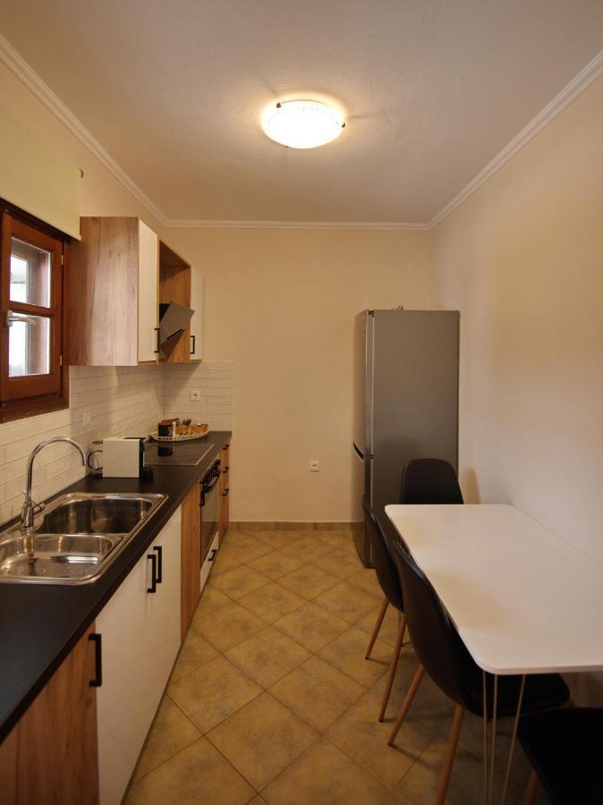 Elpida Apartments Votsi  Eksteriør bilde